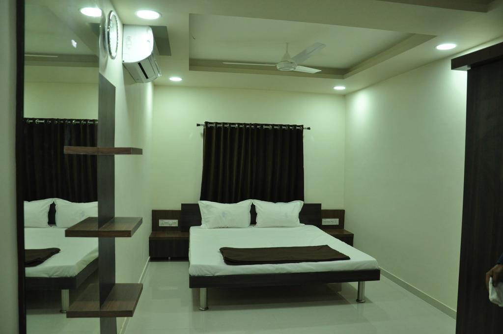 Shivdhara Hotel & Residence Rajkot Camera foto
